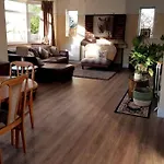 4 Bedroom Country *