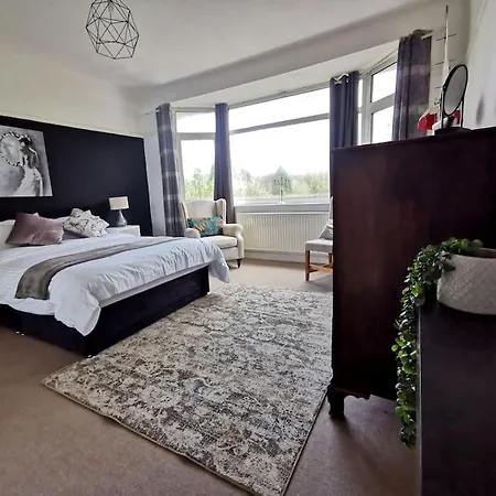 4 Bedroom Country