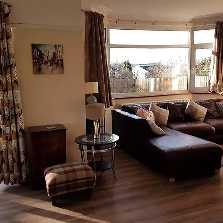 4 Bedroom Country Дом отдыха Бристоль