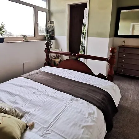 Дом отдыха 4 Bedroom Country *